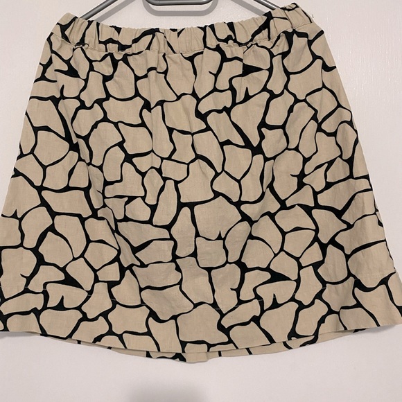 Sung short linen skirt with pockets. - Picture 2 of 4